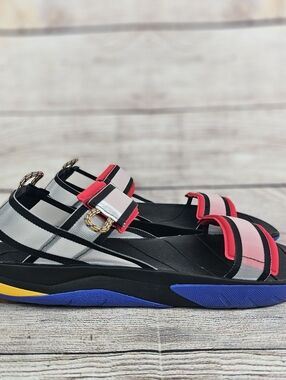 The North Face Men Unisex Red Black Skeena Sport Adjustable Strap Sandal NWOB